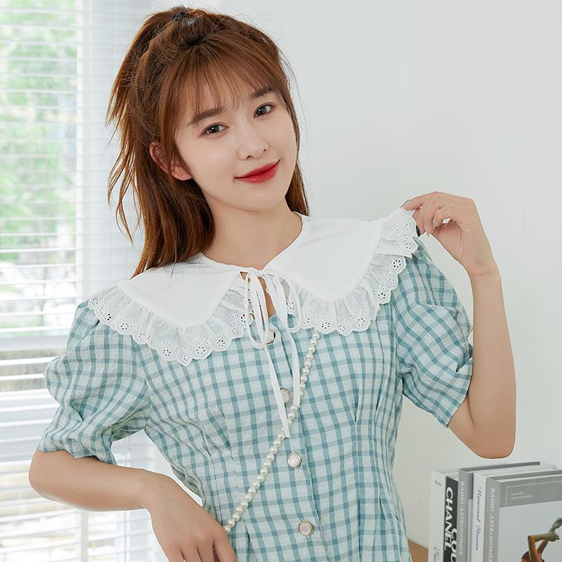 Dames Capelet met Kantversiering: Zomerwit Zonnebescherming met Strikkraag