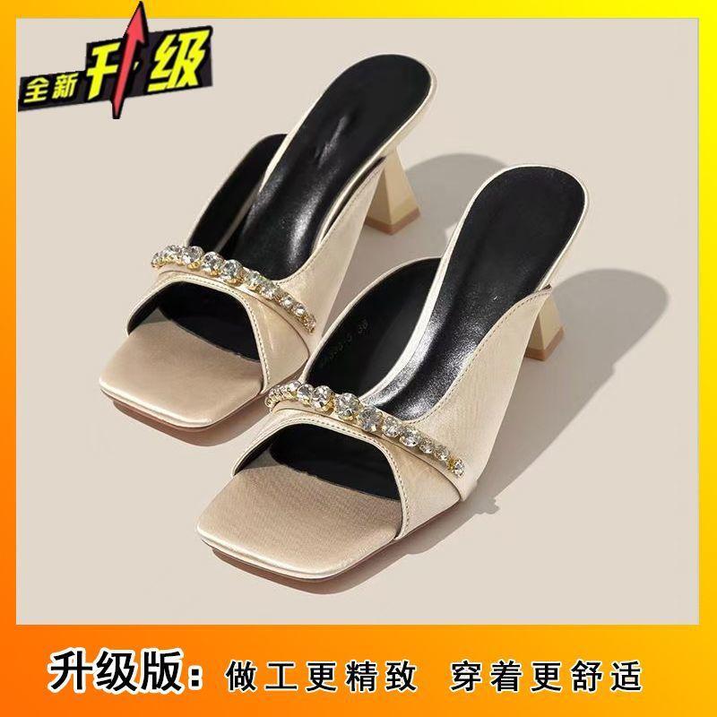 Fashion open-toed beautiful cool slippers women's wear 2025 summer new rhinestone square head small fragrant wind one-word cool slippers