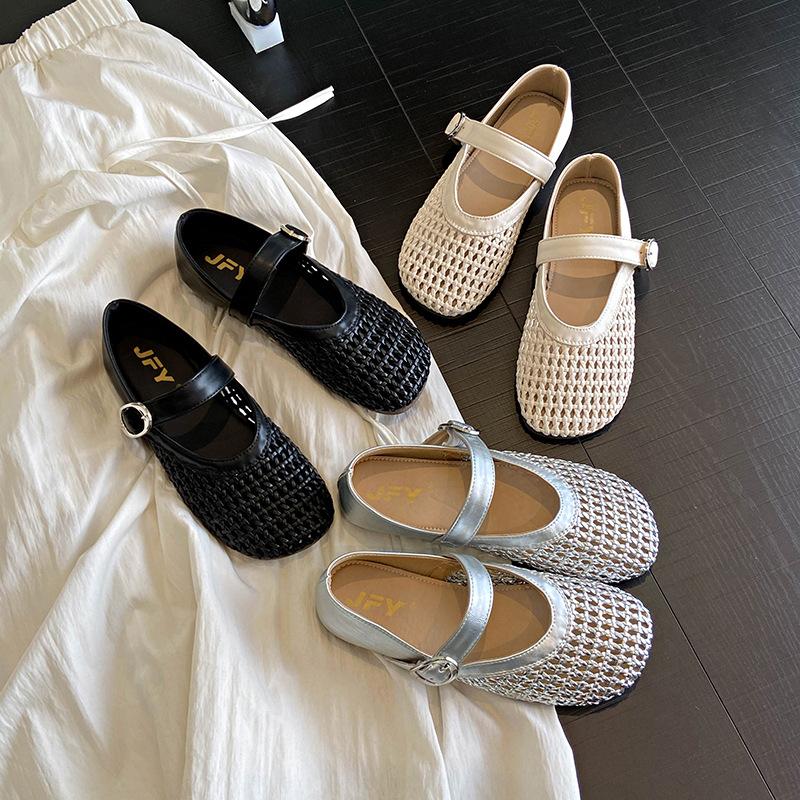 

Retro hollow woven Mary Jane shoes women s 2025 spring new versatile one-word buckle single shoes flat hole single shoes 40 срібний
