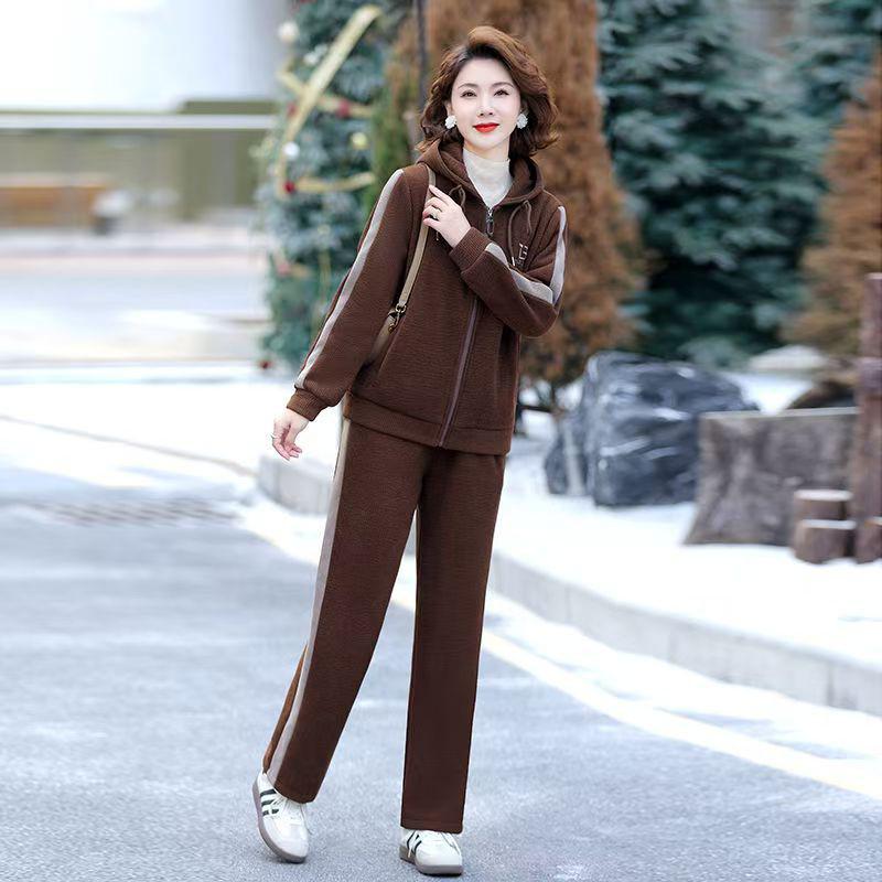 Mom's Plus Size Fleece-Lined Sportswear Set: Stylish and Warm Two-Piece for Autumn & Winter