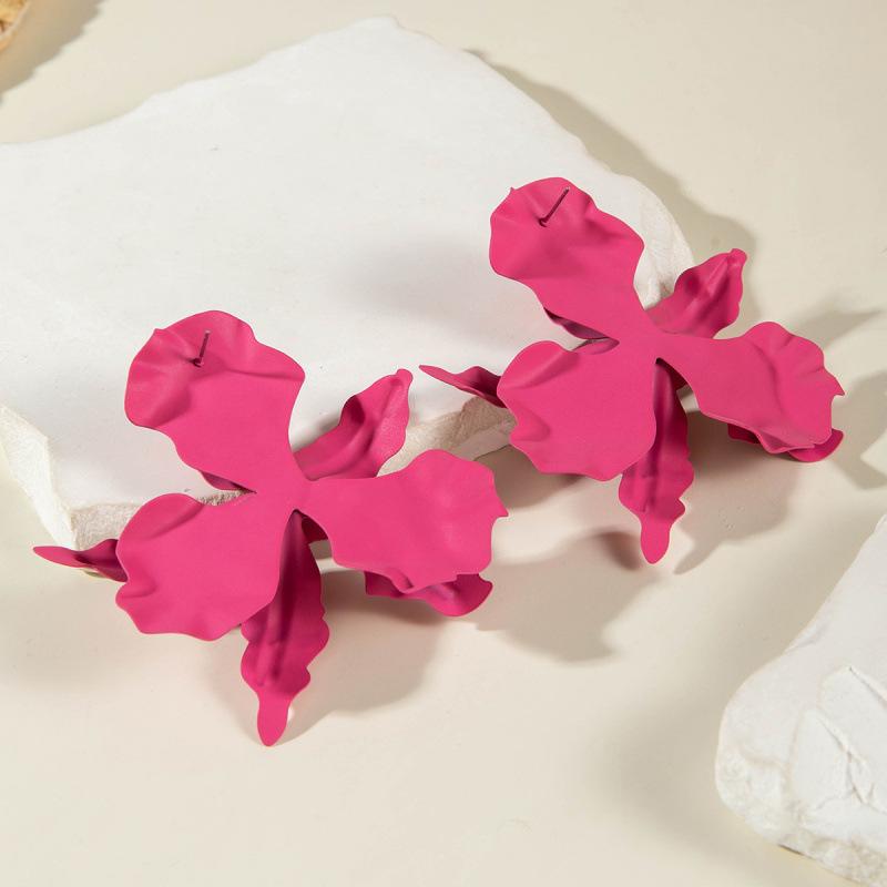 Exquisite temperament flower earrings, geometric exaggerated matte stud earrings