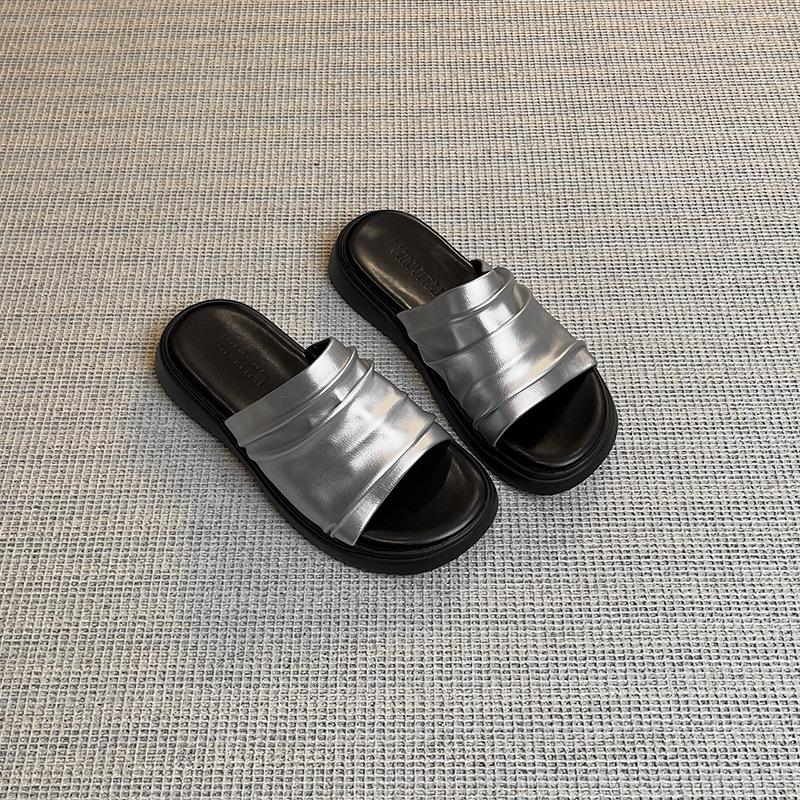 

Spot! Slack pleated Bangkok drag flat-bottomed slippers 2025 summer new soft-soled slippers that are not tired of feet 40 серебряный