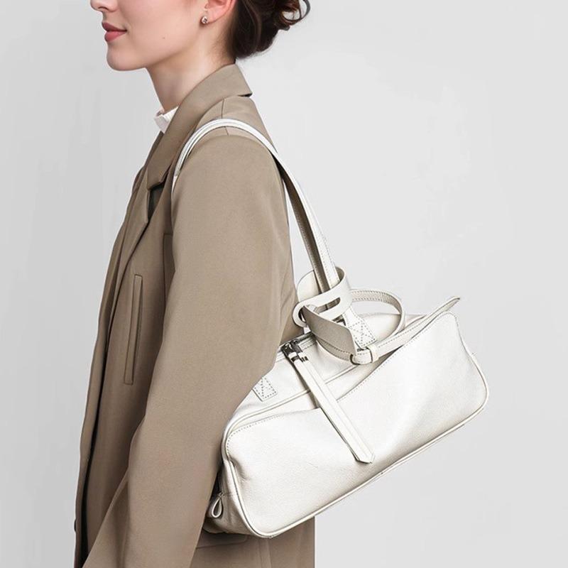 New Bowling Bag Simple and Fashionable First Layer Cowhide Messenger Women's Bag Baguette Bag