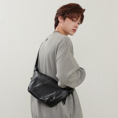 Große Kapazität Herren Weiches Leder Kuhhorn Umhängetasche Minimalistische Knödel-Schlingtasche für den täglichen Weg