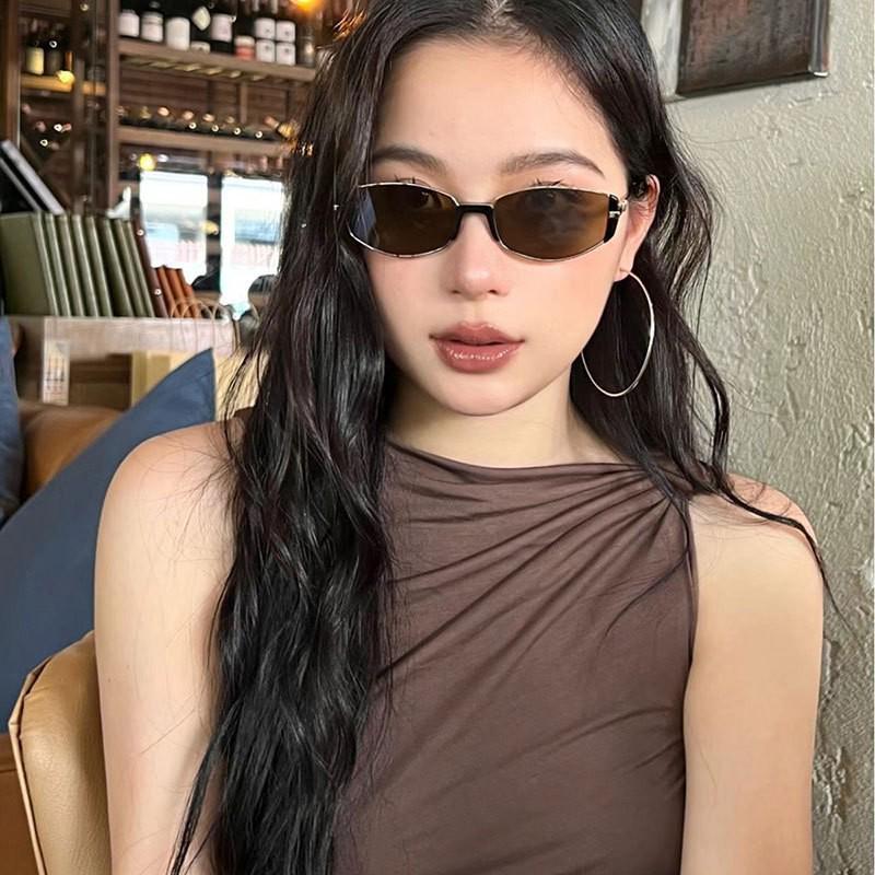 High-End European & American Retro Modern Slim Metal Frame Sunglasses, Tea-Colored Lens