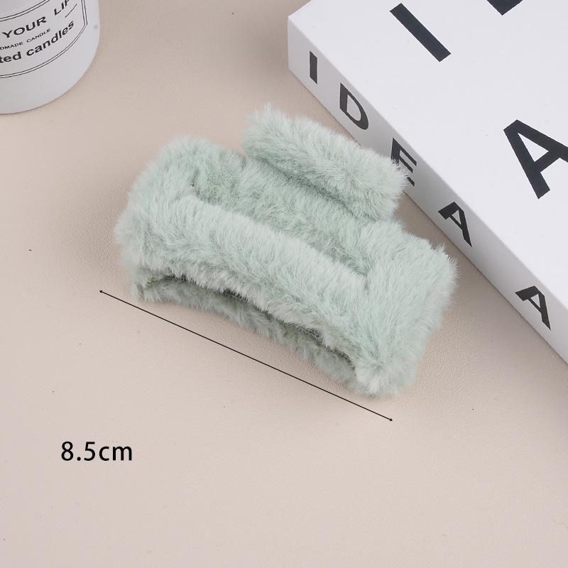Large Milk Coffee Plush Claw Clip: Fluffy Autumn/Winter Hairpin for Women