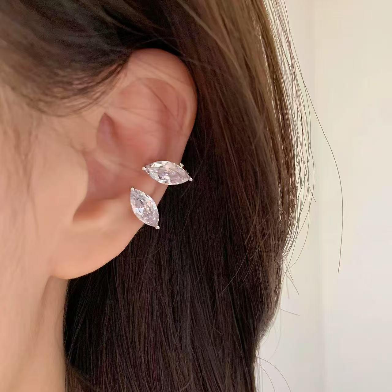 Super Sparkly Zirconia Water Drop Ear Cuff: No Piercing Needed, 2025 Stunning Design for Women.