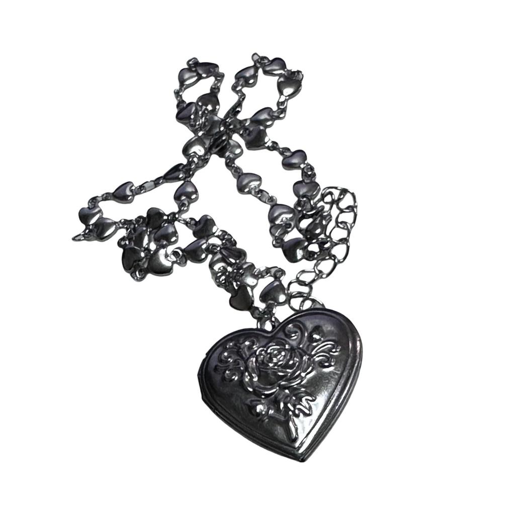 Heart Locket Necklace Intricate Carvings Pendant Necklace Vintage Heart Photo Box Necklace for Fashionable Women Girls