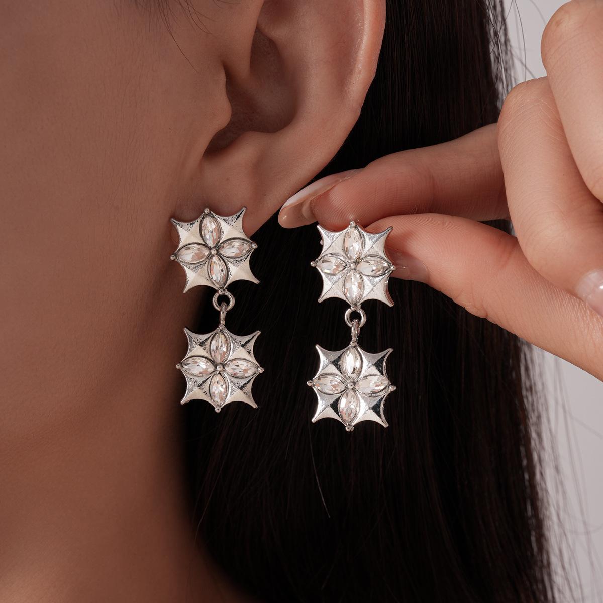 

Модные серьги-подвески для женщин серебряный