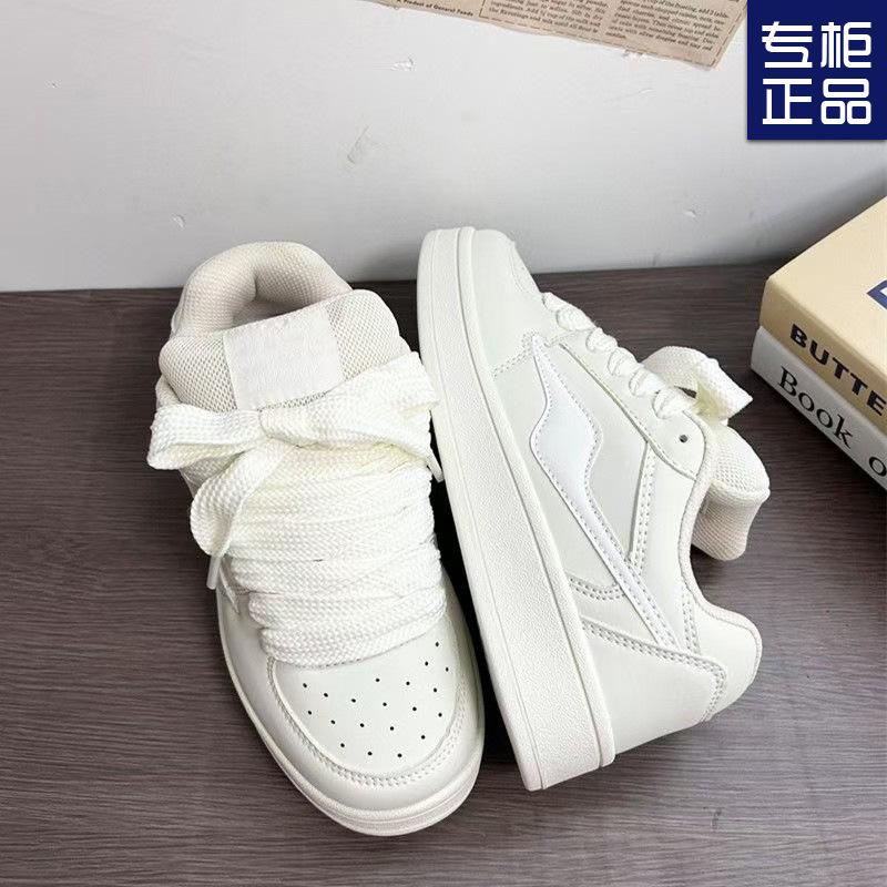 Paar Hongkong-Stil beigefarbene Brotschuhe mit dicker Sohle Damenmode 2024 Herbst neue vielseitige Sport- und Freizeit-Board-Schuhe