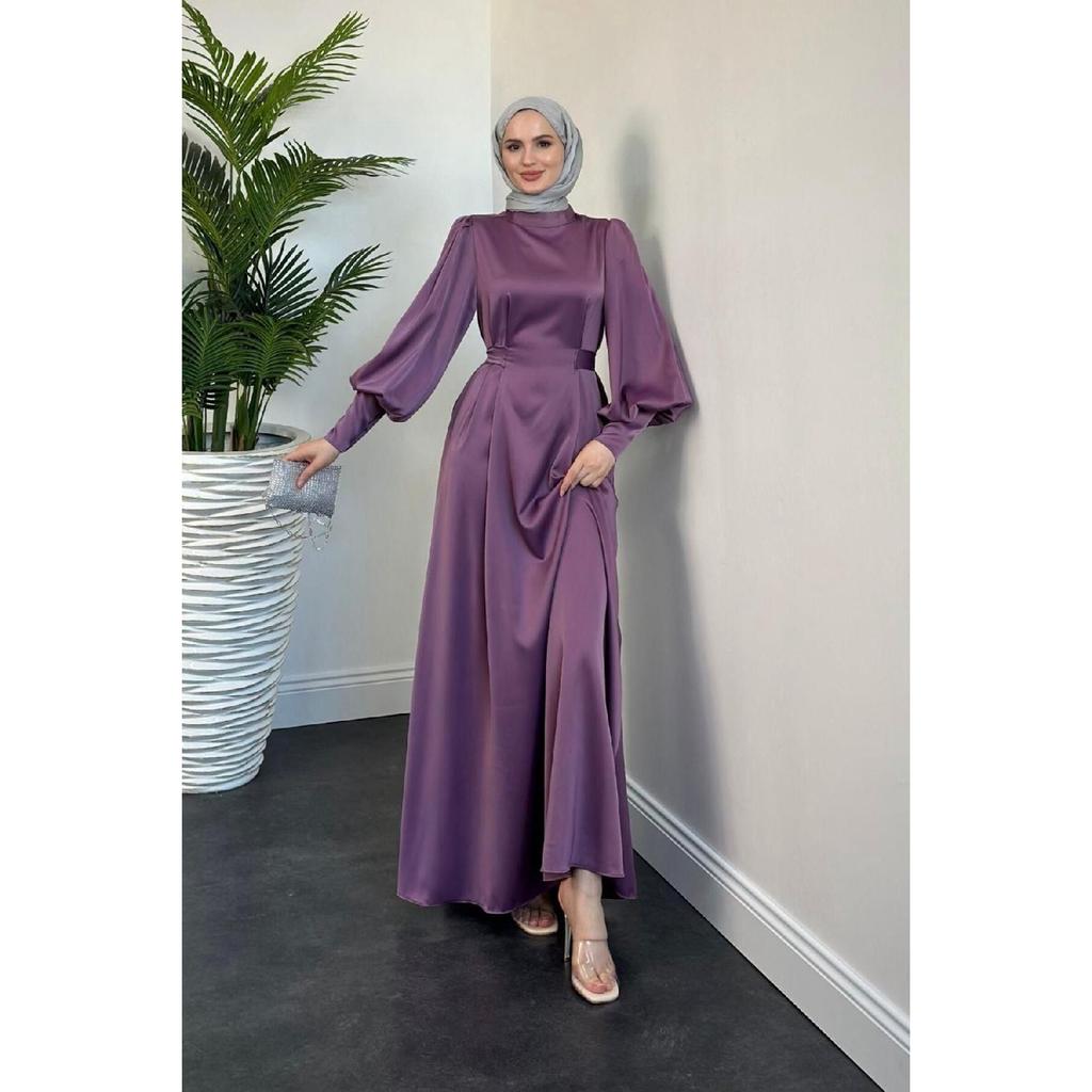 Emora Gürtelkleid aus Satin Schwarz