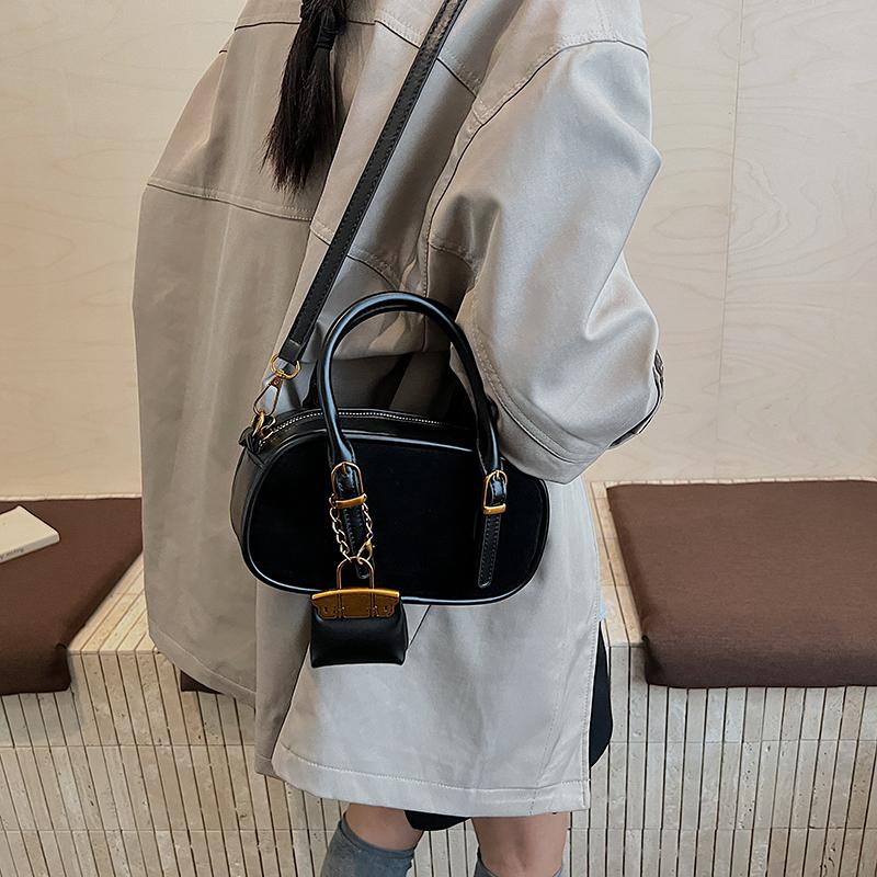 Popular Autumn and Winter Retro Underarm Bowling Bag Women's Niche Bag Black Bag