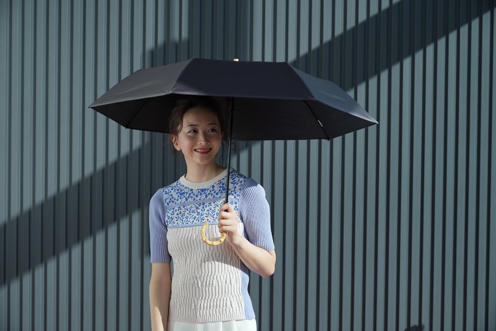 Mabu Folding Parasol with UV 7 Roiro This lightweight umbrella features a Japanese pattern and is suitable for both rain and a stylish and lightweight