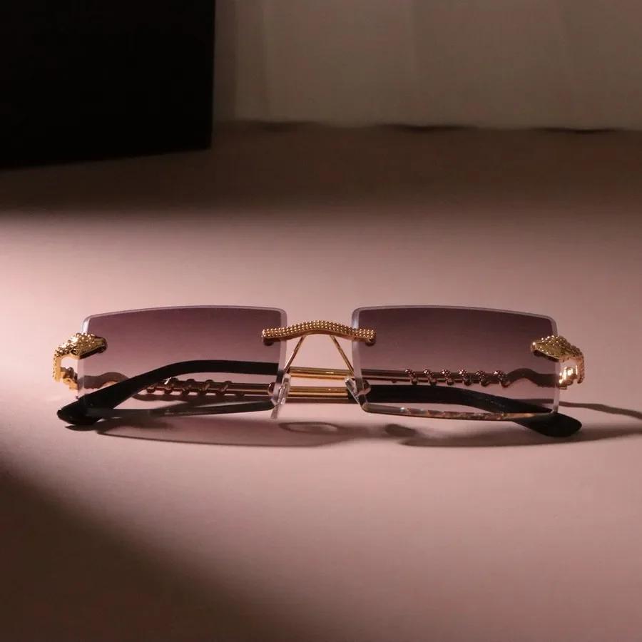 Small Frame Classic Square Sunglasses for Women Men Designer Brand UV Protection Trendy Colors Oculos De Sol