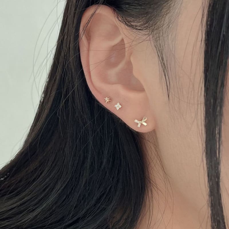 youngglow 14k half cubic ribbon piercing