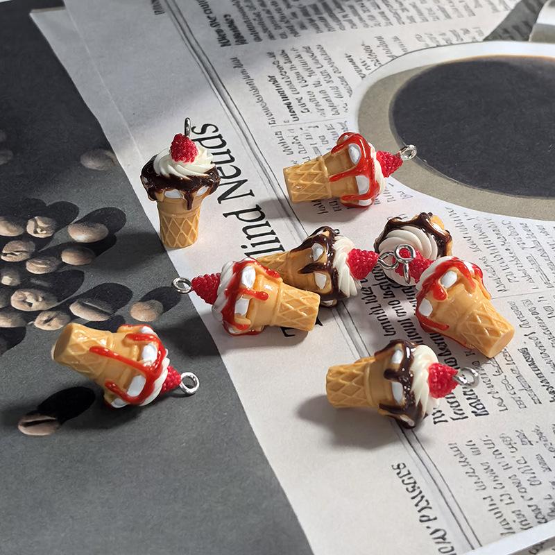 10Pz Fai da Te Carini Orecchini Braccialetti Accessori Marmellata di Fragole Simulato Gelato Resina Ciondolo Cibo 3D Per Creazione Gioielli