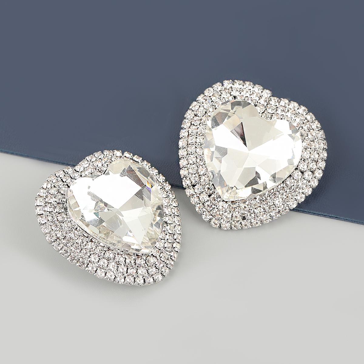 

Модні літні нові жіночі кольорові сережки зі стразами. Довга вечірня сукня. Аксесуари для сережок із темпераментом.