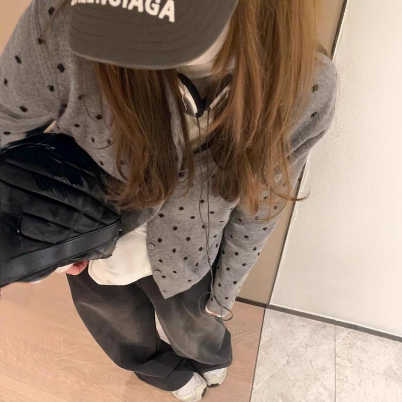 Polka dot knitted sweater women's new autumn and winter stacked wear design sense slim and thin cardigan long-sleeved sweater top