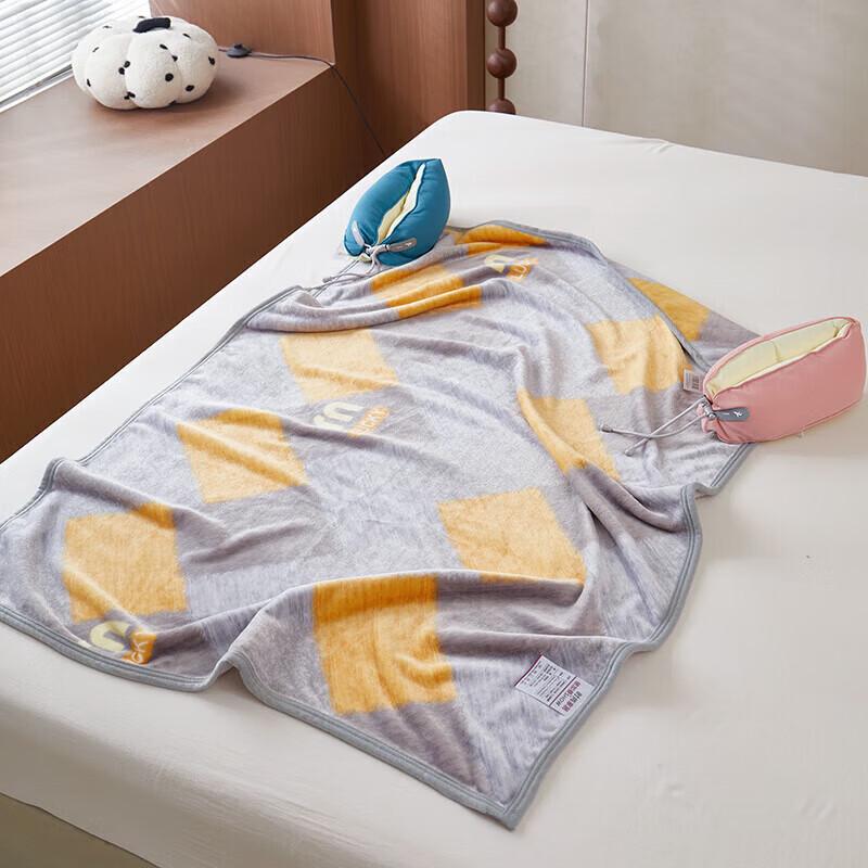 Begaman Portable Blanket & Neck Pillow Set