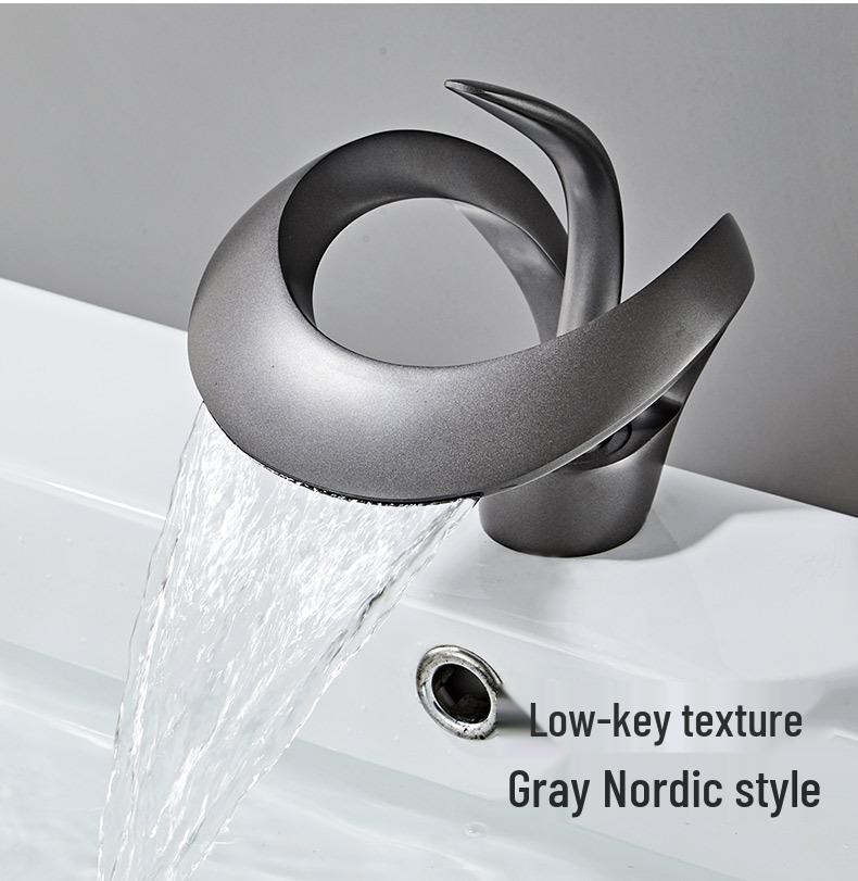 High-End European Style Brass Waterfall Basin Faucet in Golden Finish for Luxury Hotels and Villas