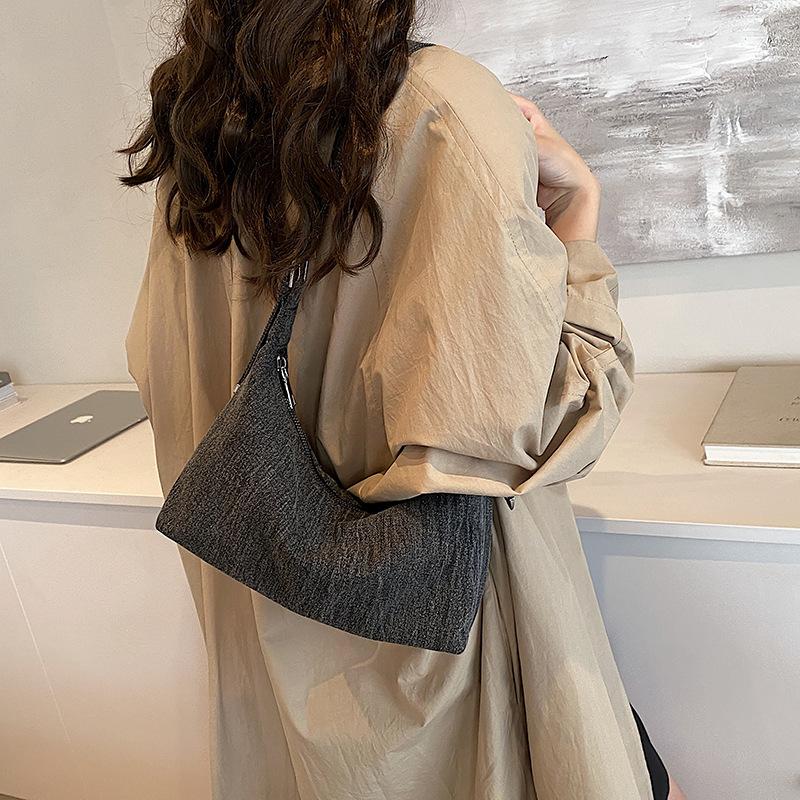 

Джинсовая сумка женская 2024 новая летняя повседневная сумка через плечо подмышку популярная модная сумка-мессенджер сумка-пельмень чёрный