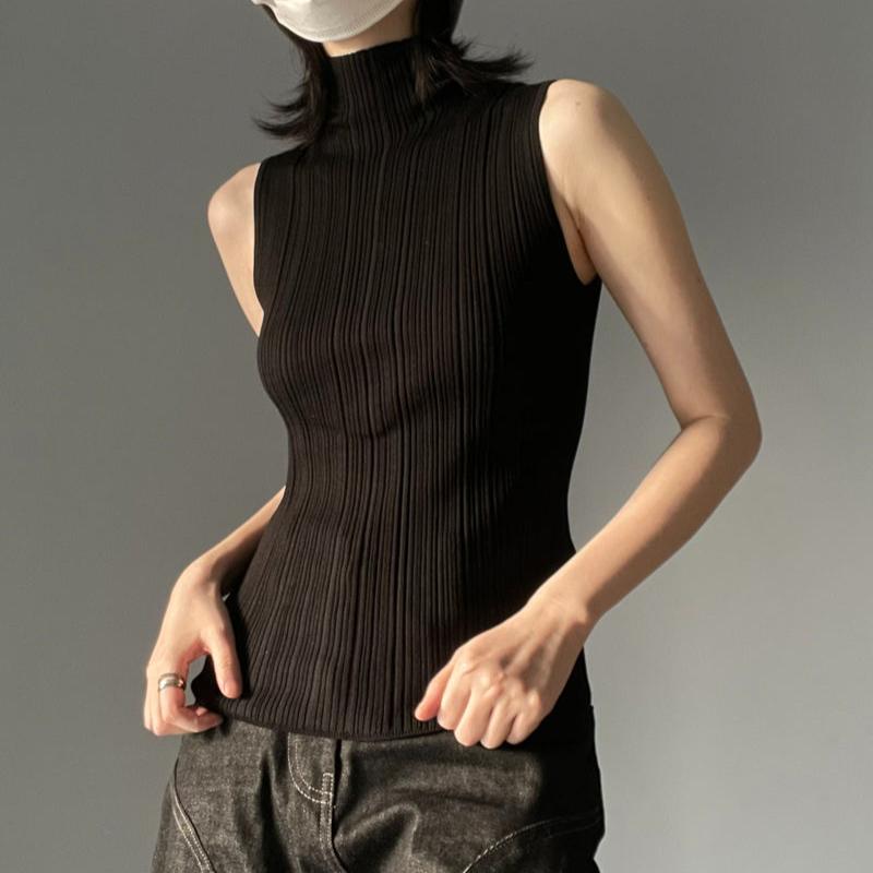 

Топ вязаный без рукавов с высоким воротником женский летний облегающий утягивающий универсальный M чёрный