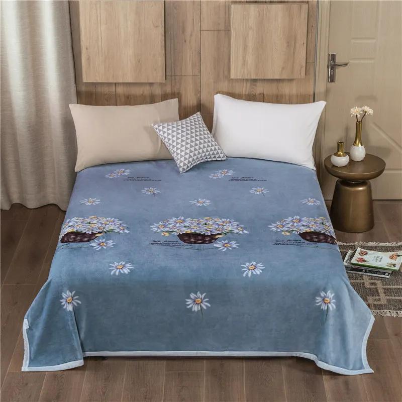 White Floral Throw Blanket Luxury Warm Fuzzy Soft Cozy Flannel Blanket for Home Sofa Couch Chair Decorative Bedroom Bed Blankets