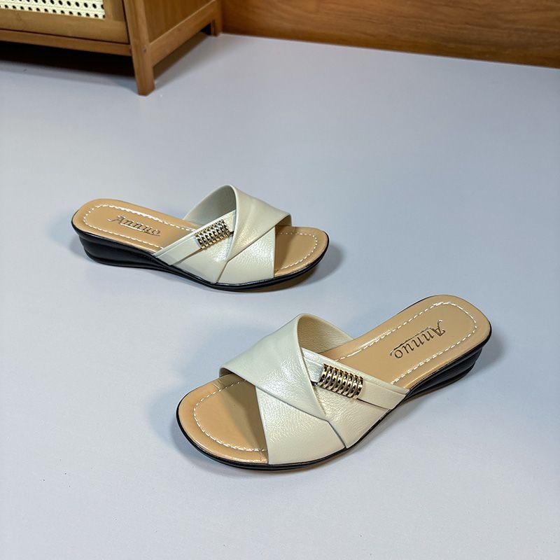 Summer Outdoor Wear New Slippers Comfortable Women's Sandals Large Size Anti Slip Flat Bottom