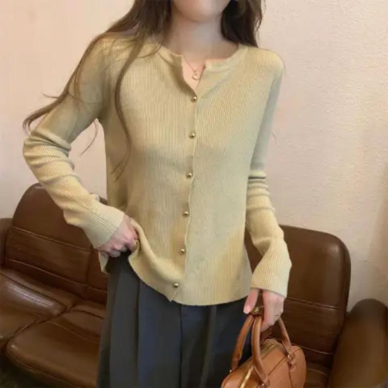 A Unique and Beautiful V-neck Sweater, An Early Autumn Cardigan for Women with A Distinctive Button Design, A Long-sleeved Knitted Base Layer Top