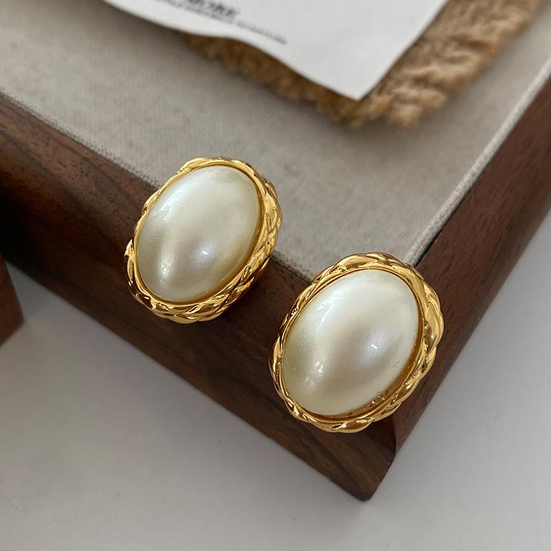 Pearl French New Popular Atmosphere Light Luxury High Sense Retro Oval Stud Women