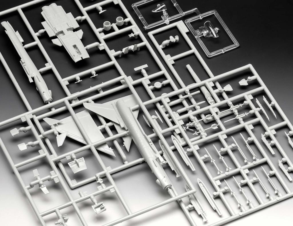 Revell British Eurofighter Typhoon RAF Fighter Aircraft Plastic Model Kit 03796 1/144