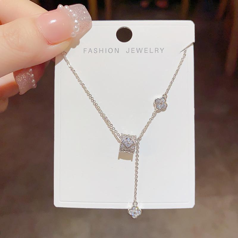 Light Luxury Niche Fashion Versatile Small Waist Four Leaf Flower Necklace
