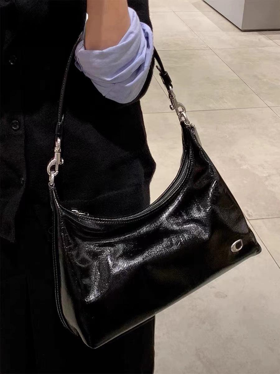 

Женская большая сумка под мышками, новая модная роскошная дизайнерская нишевая сумка из черной восковой кожи для путешествий на плечо