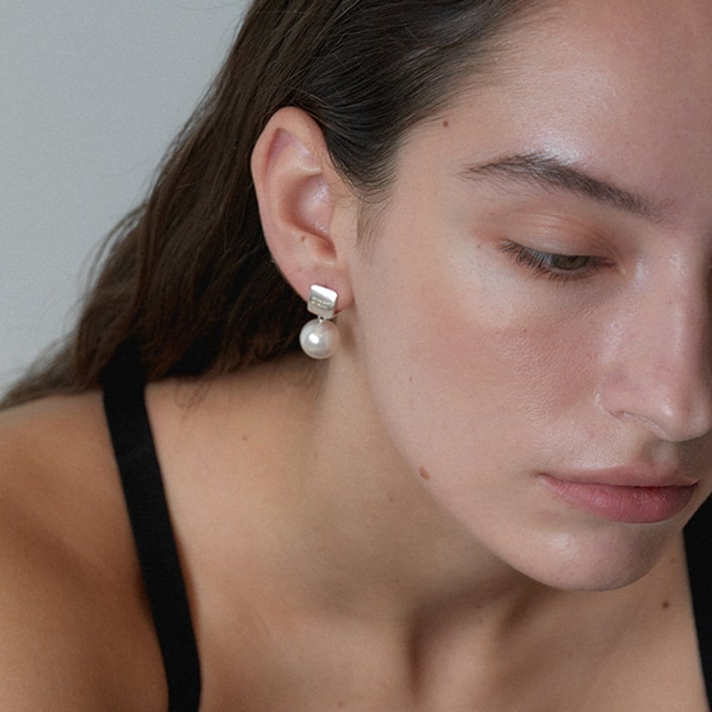 Soft Cube Pearl Earring (2Color)