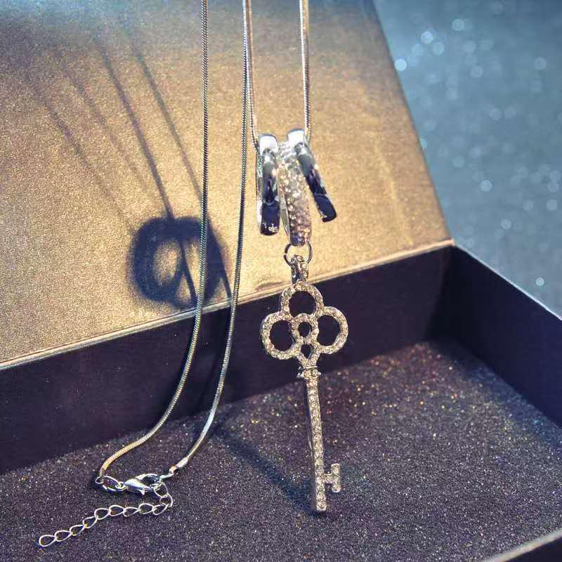 Korean Style Pearl Tassel Necklace: Versatile, Fashionable Long Pendant for Women's Summer Sweaters.