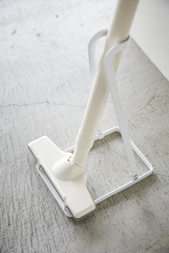Yamazaki Stick Vacuum Stand, White, Approx. W15 X D24 X H38cm, Plate, Cordless Vacuum Cleaner Stand, 3275
