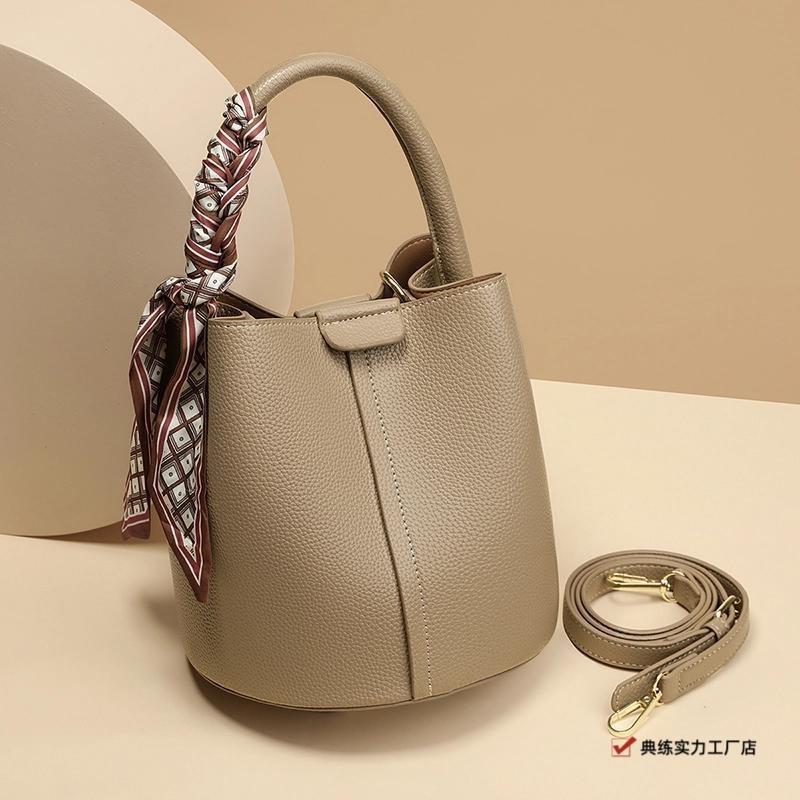 High-end Bag Women's New Texture Niche Messenger Bag Super Soft and Versatile Fashion Portable Bucket Bag Black