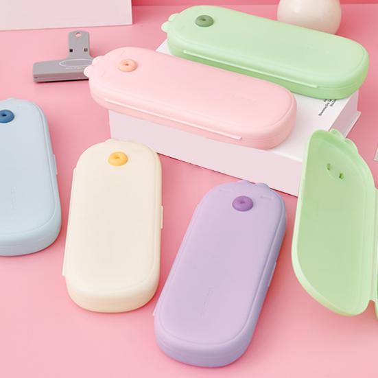 Stationery Pen Box Bunny Shape Design Sealed Snap Closure Large Capacity Pencil Case Food-Grade Silicone Soft Silicone Pen Holder School Supplies