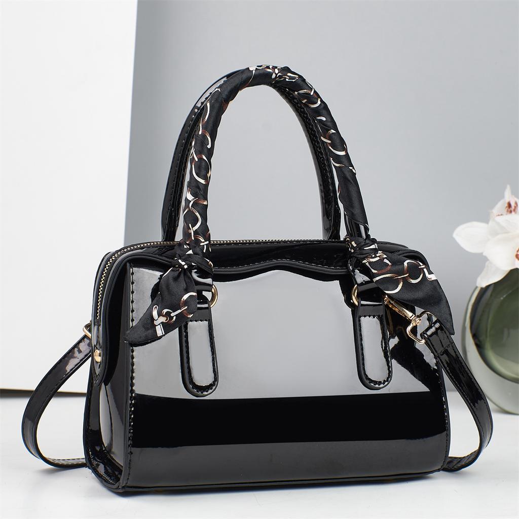 New Design Bright Leather Pillow Bag Fashionable High-value Handbag Big Capacity Versatile Shoulder Bag Not Heavy Luxury Crossbody Bag