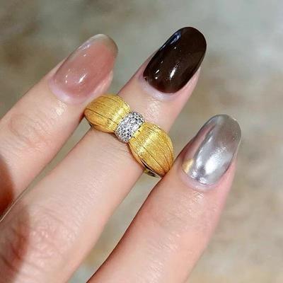 Anello a Fiocco di Lusso Leggero Italiano Temperamento Premium Lavorazione Spazzolata da Donna Anello a Fiocco Intarsiato Tendenza Retrò