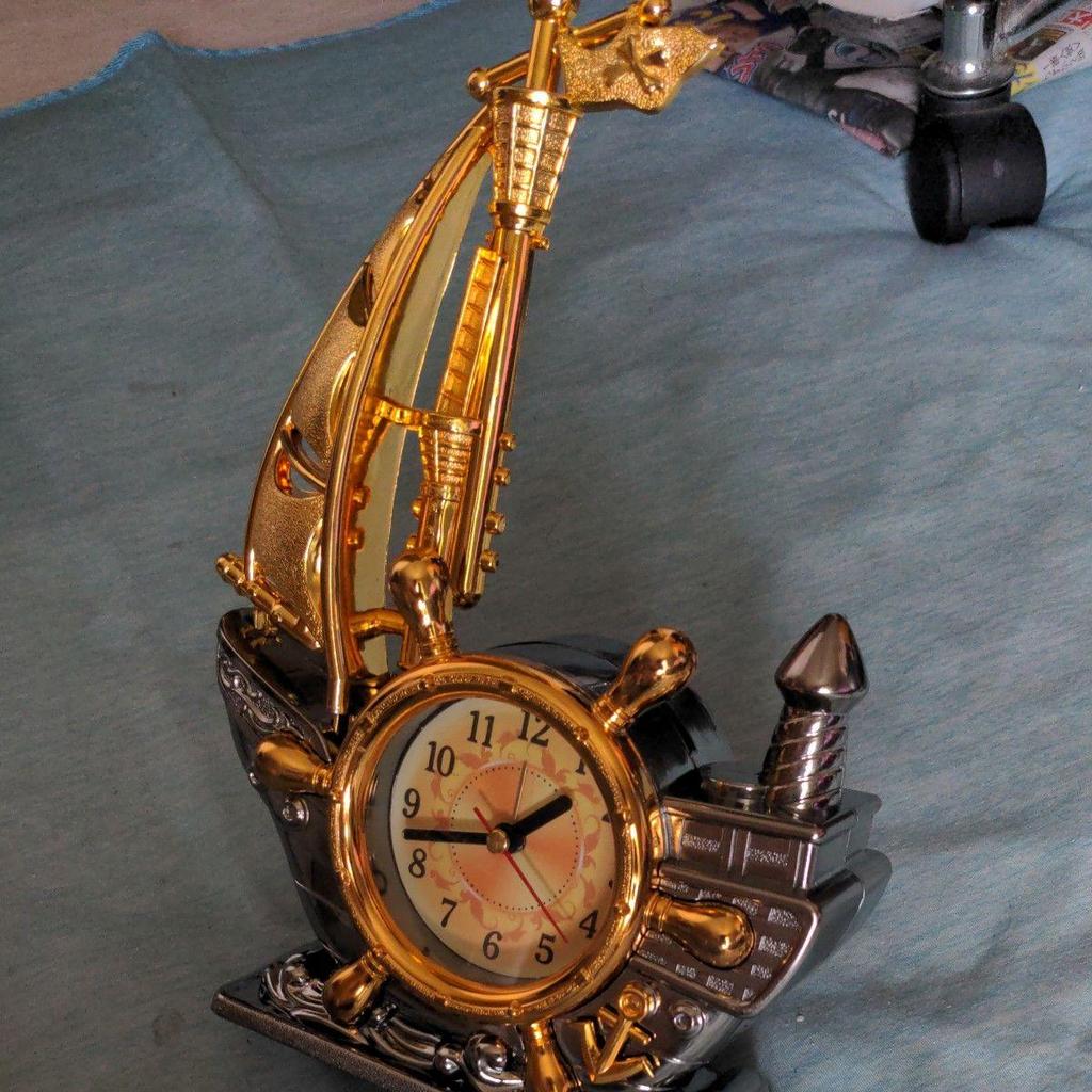 Used table clock