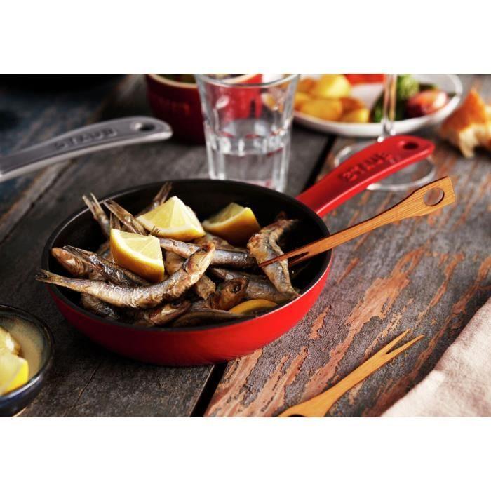 Litinová pánev - STAUB - 16 cm - Třešňová - Odolnost - Kompatibilní s indukcí - Francouzská výroba