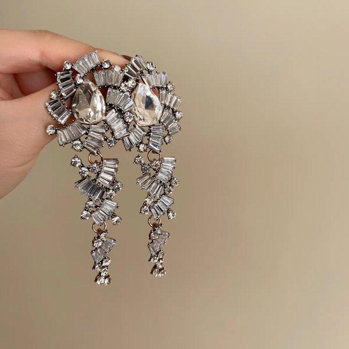 

Exquisite Rhinestone Flower Tassel Earrings: High-End, Fashionable Drop Studs
