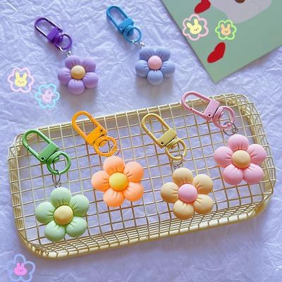 Roztomilá klíčenka s květinou v bonbónové barvě, kreslený pryskyřičný květinový kroužek na klíče, přívěsek na tašku, dekorace, ozdoba na batoh, dárek pro dívky