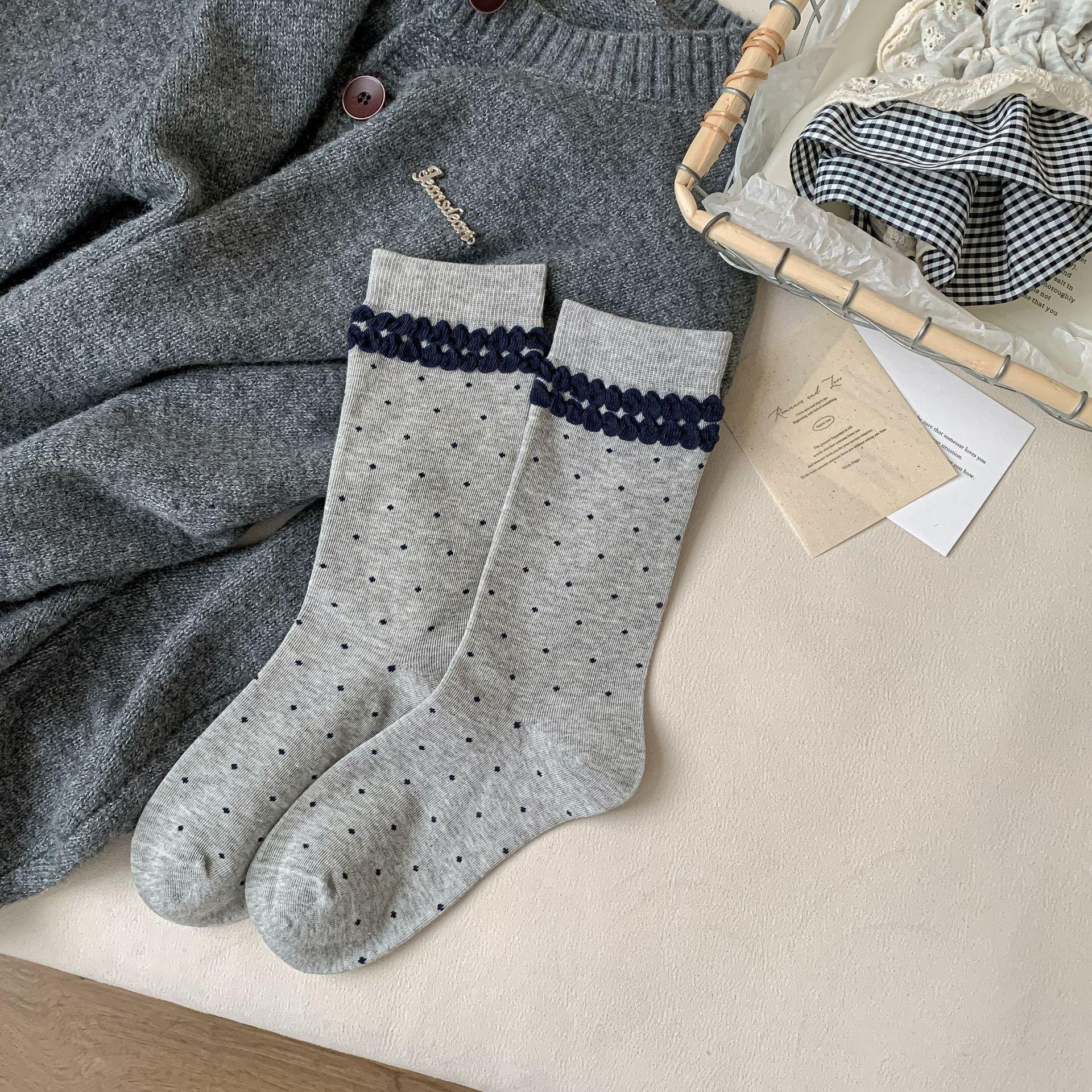 

Женские новые осенние клетчатые носки-цилиндры с кружевом и тканевой этикеткой с буквенным принтом 1 pair