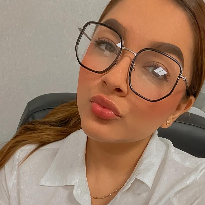 Chic Large Square Frame Glasses - Versatile & Stylish for Men & Women Perfect for Daily Wear & Photoshoots Ideal Gift Choice