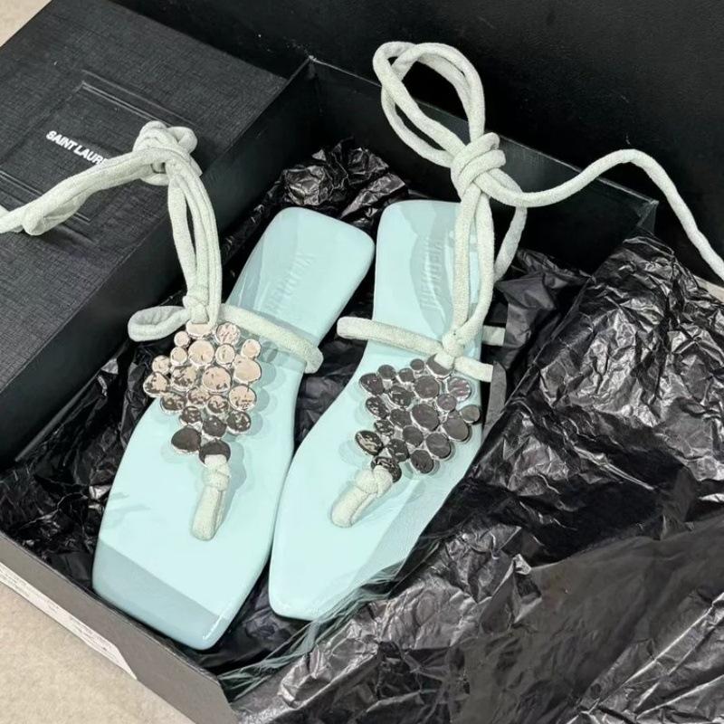 

Flat-bottomed cross-lace-up toe sandals women s summer 2025 new vacation wind grape metal buckle Roman sandals 40