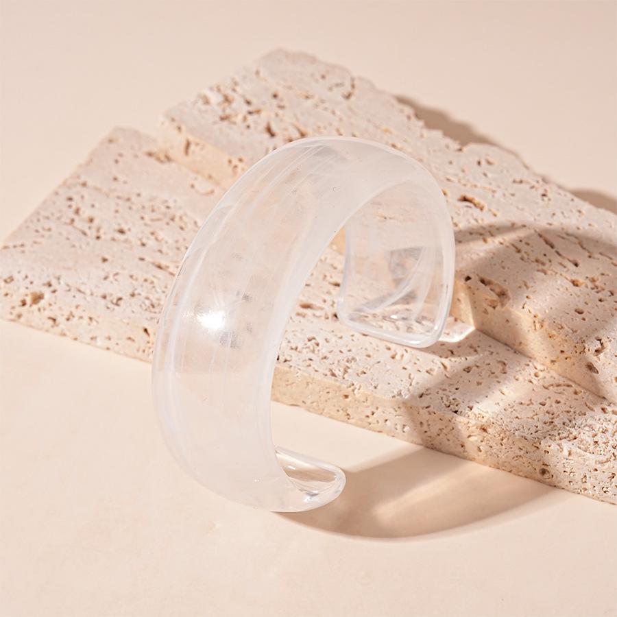 Retro Acrylic Geometric Circle Open Bangle - European & American High-End Women's Statement Jewelry