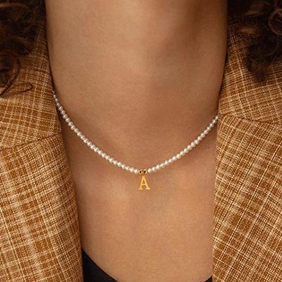 Collana con Ciondolo Iniziale Lettere Dorate Fai da Te Nome Collane con Perle Simulate per Donne Choker da Donna Gioiello Regalo