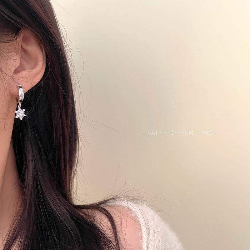 Luxurious French Niche Snowflake Earrings: Versatile, Cold-Style High-End Design